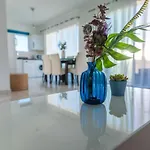 Makenzy Seaview Penthouse شقة لارنكا