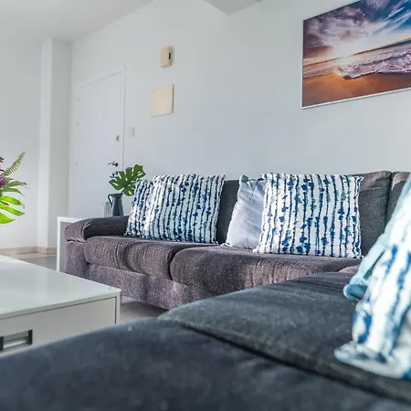 Makenzy Seaview Penthouse * Larnaca