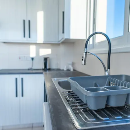Makenzy Seaview Penthouse Апартаменты Ларнака