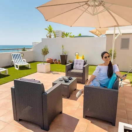 Makenzy Seaview Penthouse Апартаменты Ларнака