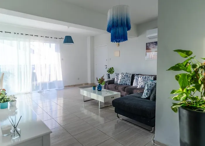 Makenzy Seaview Penthouse Larnaca