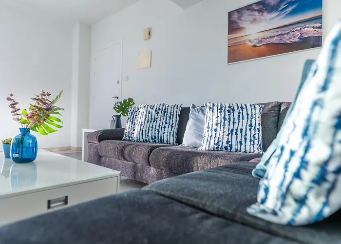 Makenzy Seaview Penthouse * Larnaca