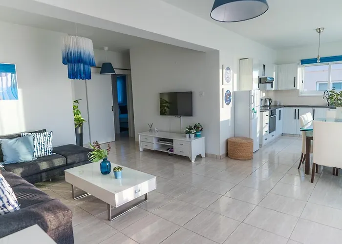 Makenzy Seaview Penthouse Apartament Larnaca