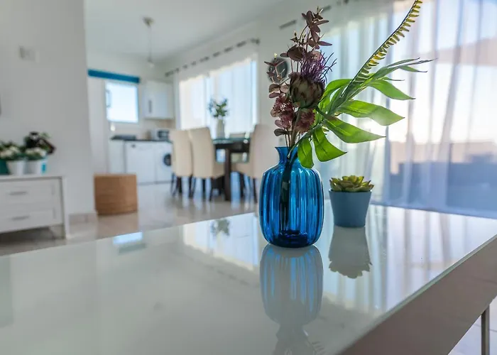 Makenzy Seaview Penthouse Apartament Larnaca