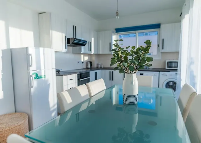 Lägenhet Makenzy Seaview Penthouse Larnaca