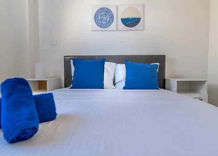 Makenzy Seaview Penthouse Apartament