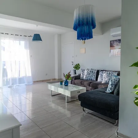 Makenzy Seaview Penthouse Ларнака